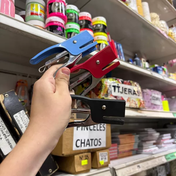 Abrochadora Mini Pinza 24/6 - 26/6