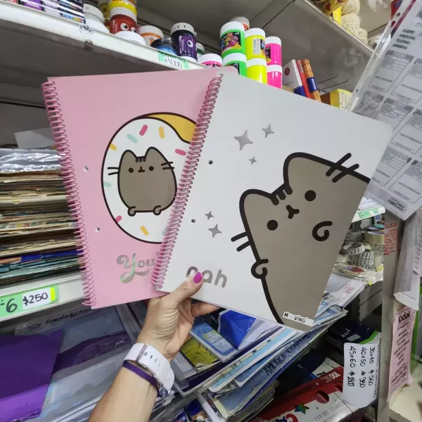 Cuaderno Universitario A4 Mooving Pusheen