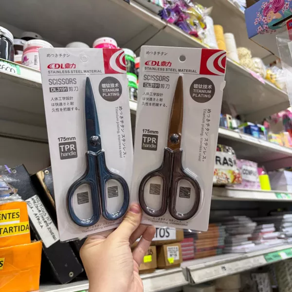 Tijera de Acero Inoxidable 17.5 cm